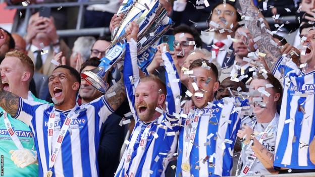 Barnsley 0-1 Sheff Wed: Last-gasp Windass winner earns Owls promotion