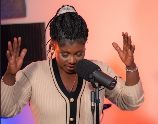 Esther Smith drops ‘Onyame Banbo’ ahead of concert