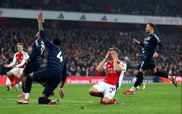 Arsenal drop points in title race after drawing with Aston Villa