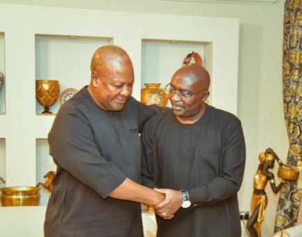 Bawumia: Former Veep visits President Mahama, bereaved families after Ashanti helicopter tragedy